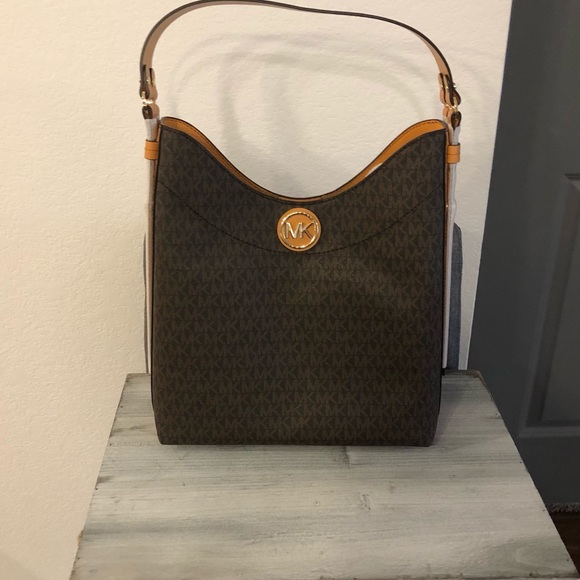 Michael Kors Hobo Bag - Picture 5 of 8